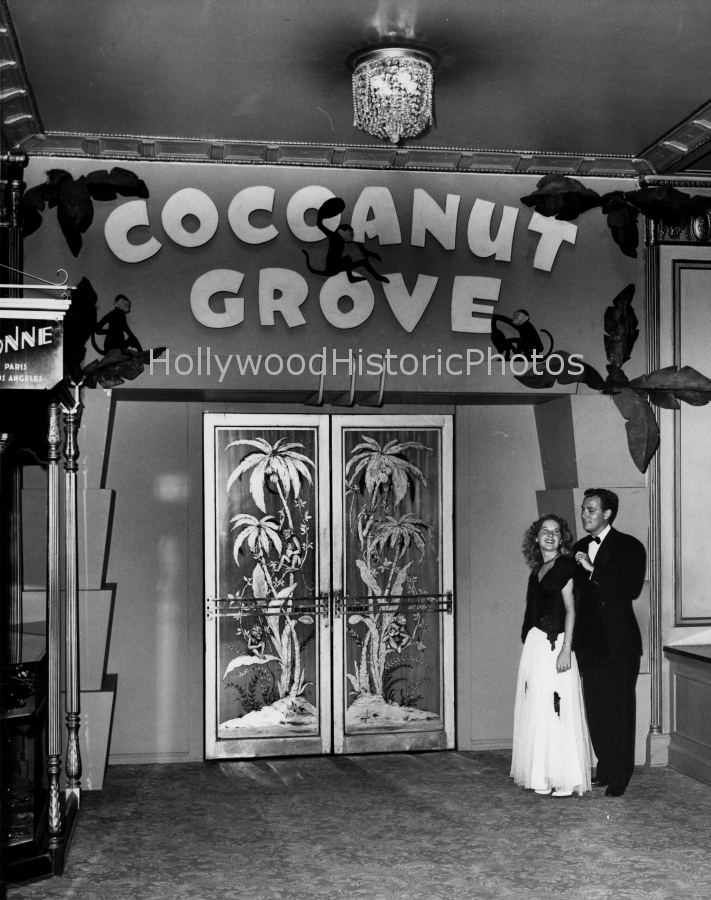 Cocoanut Grove 1955 Ambassador Hotel.jpg